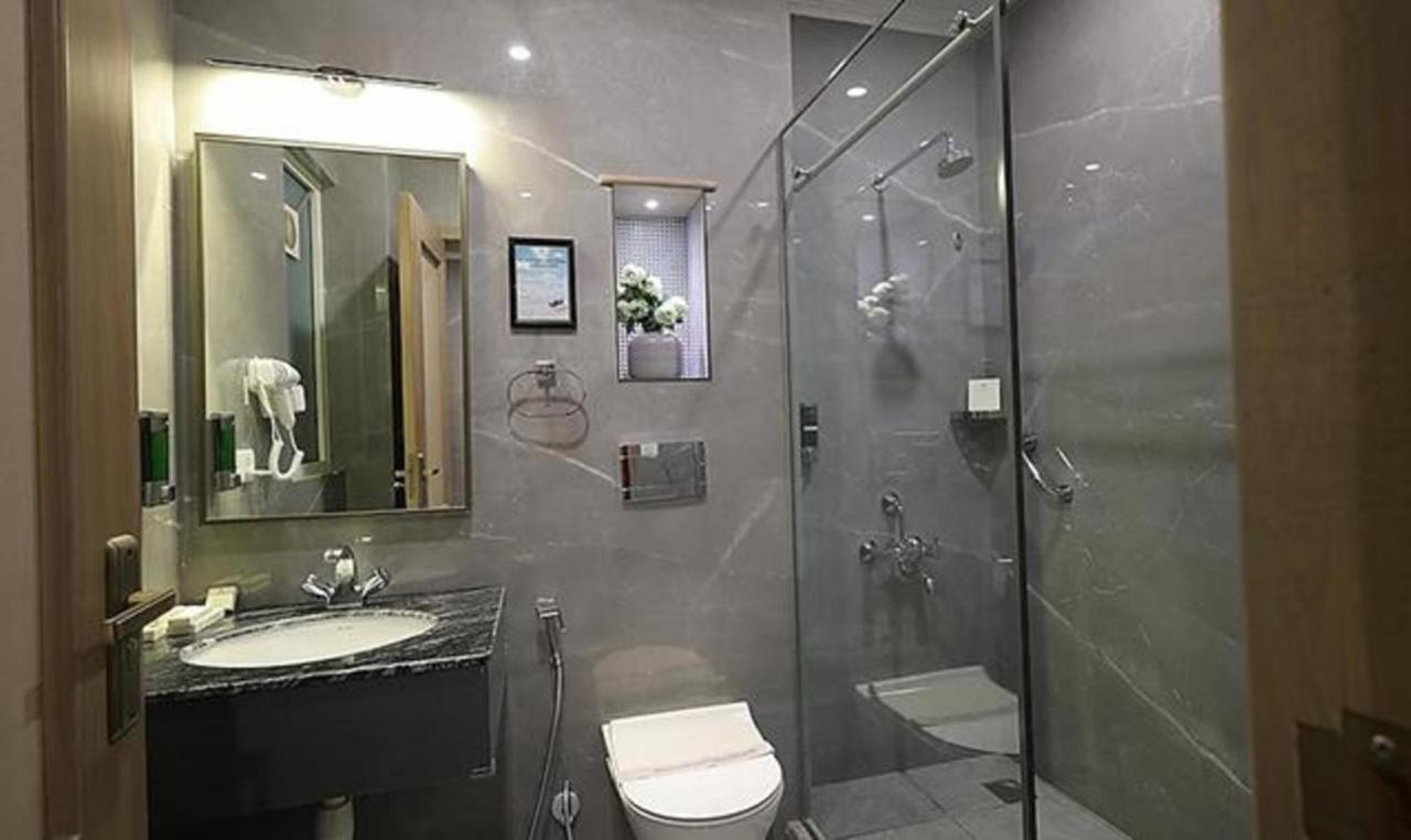 Fabhotel Prime Hampton By Ic'S Noida Esterno foto