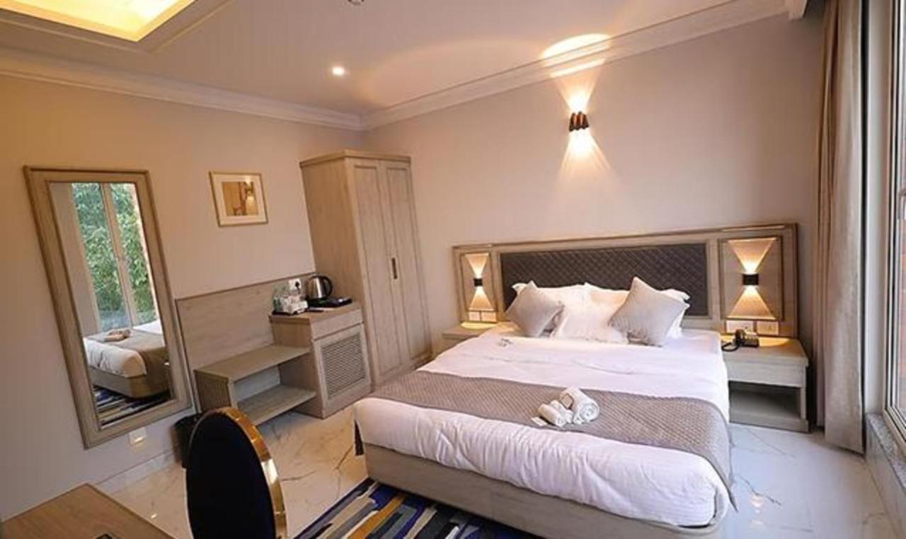 Fabhotel Prime Hampton By Ic'S Noida Esterno foto
