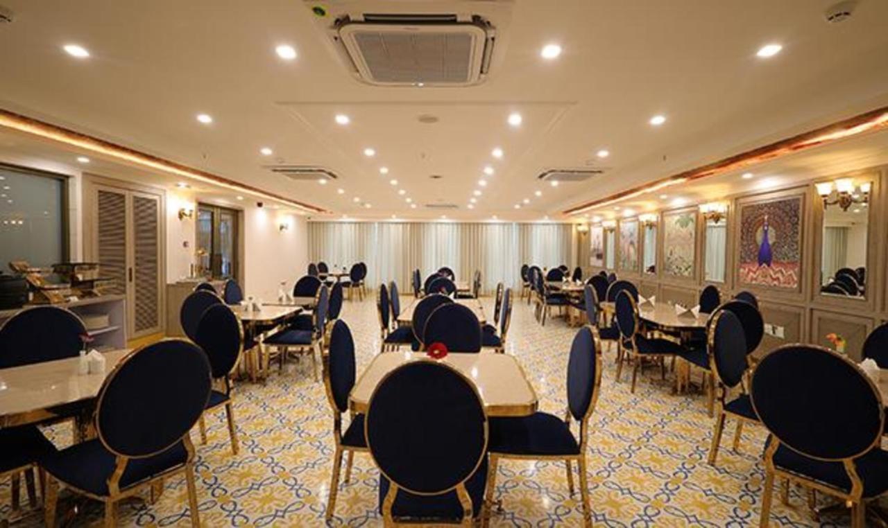 Fabhotel Prime Hampton By Ic'S Noida Esterno foto
