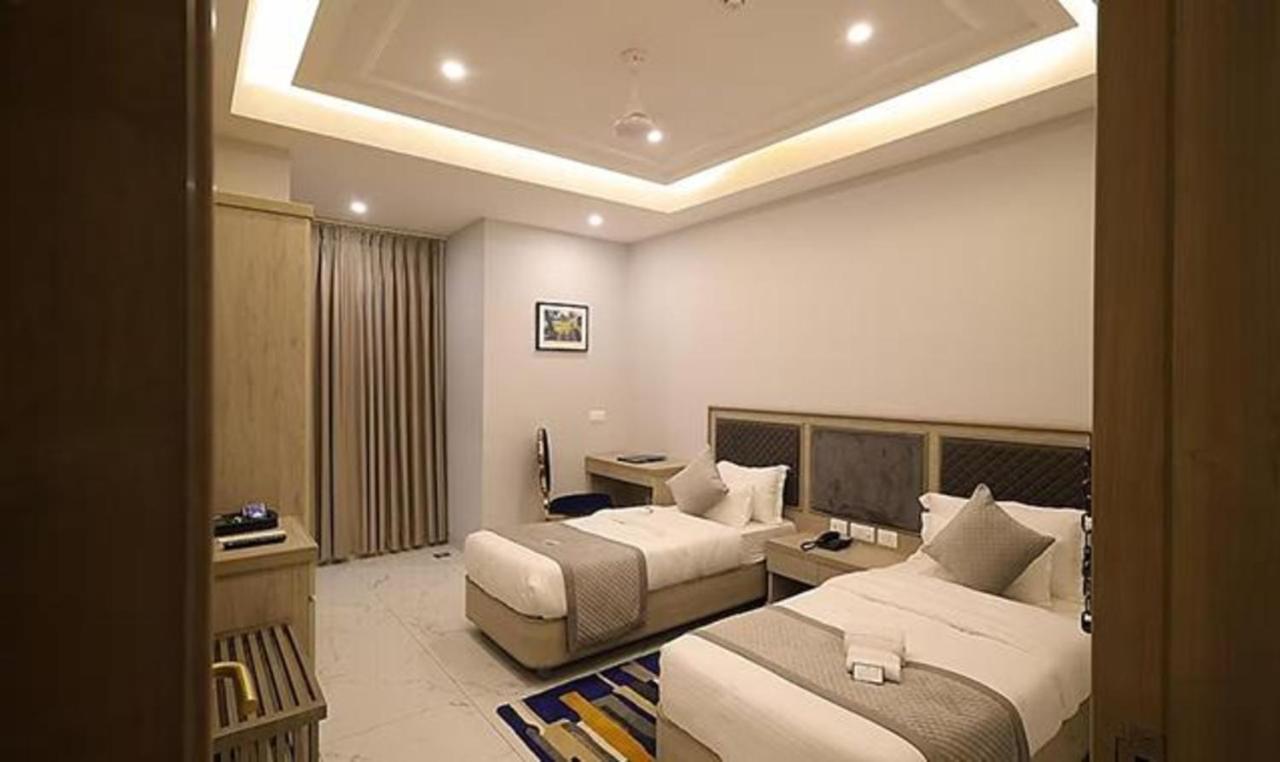 Fabhotel Prime Hampton By Ic'S Noida Esterno foto